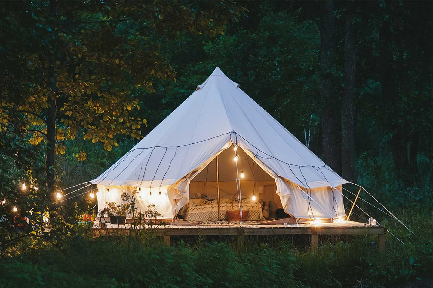 campeggio-in-tenda-246aim-1.jpg Tenda glamping: come arredare una tenda da campeggio in questo stile - immagine 1