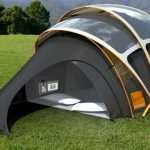 La tenda da campeggio che produce energia elettrica dal sole