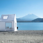 La tenda a forma di casa che si porta ovunque e si monta in 8 minuti | Elle Decor