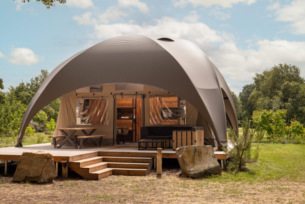 grandi-tende-da-campeggio-697gfb-1.jpg Tenda Glamping Personalizzabile – Lusso nella Natura - immagine 1