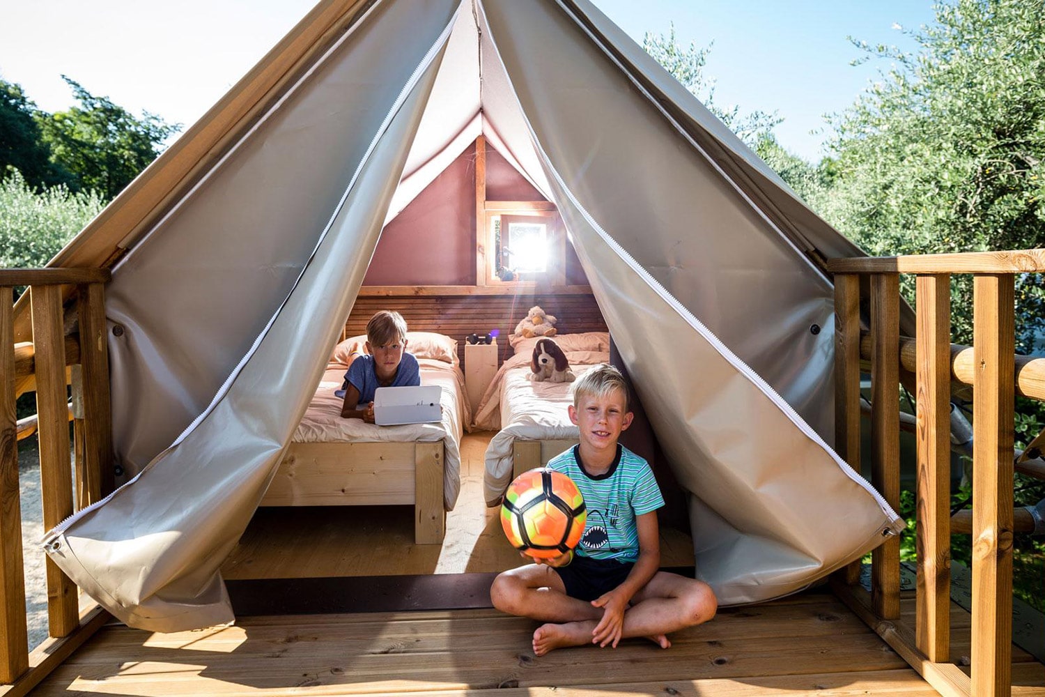 migliori-tende-da-campeggio-per-famiglia-768eic-1.jpg Glamping in Italia: le migliori proposte chic nella natura - immagine 1