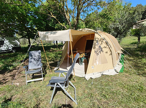 noleggio-tenda-campeggio-545aan-1.jpg Due tende a noleggio e i confort | Camping Il Falcone - immagine 1