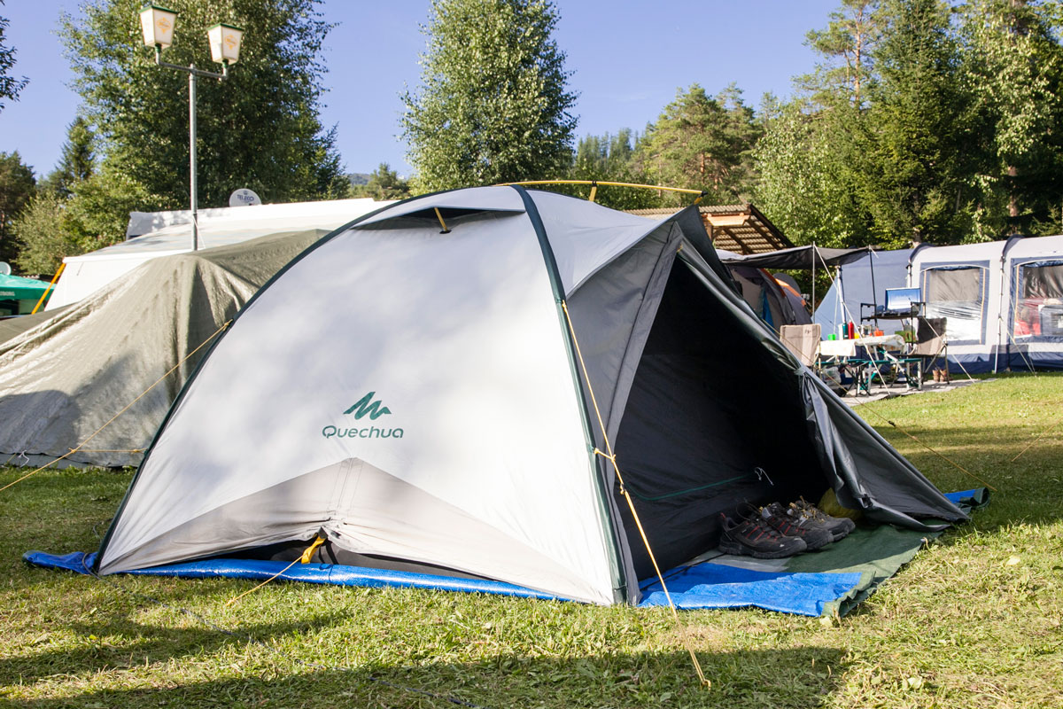 quechua-tende-campeggio-901uqz-1.jpg Tenda Quecha QuickHiker Fresh and Black: Recensione Completa - immagine 1
