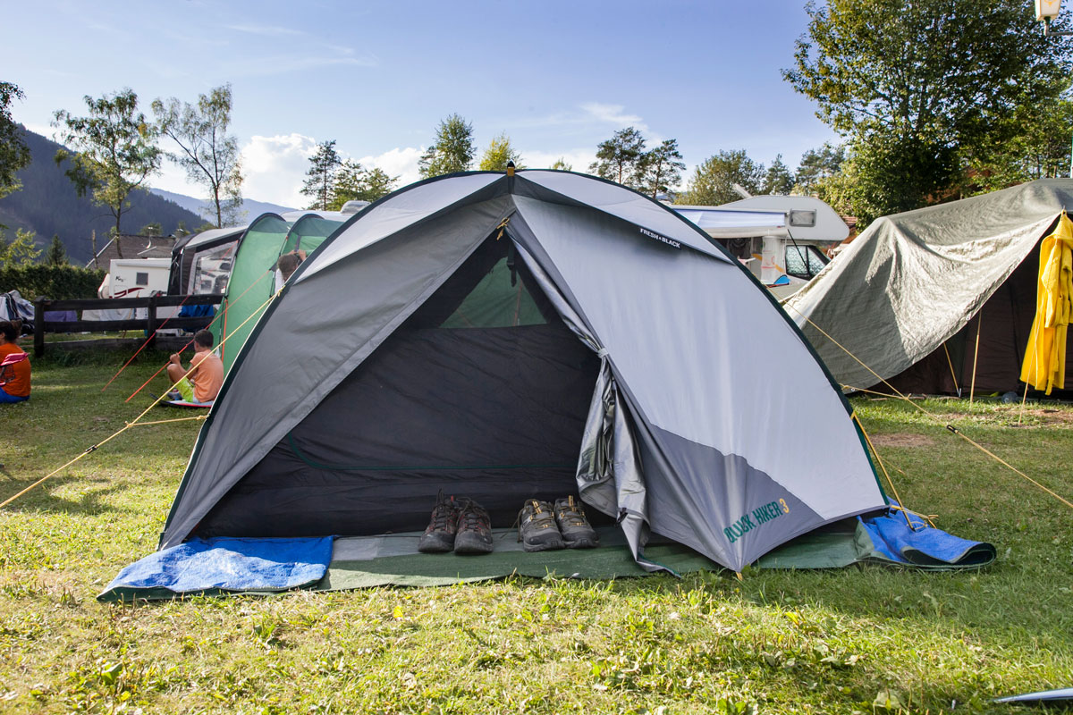 tenda-quechua-3-posti-242bwv-1.jpg Tenda Quecha QuickHiker Fresh and Black: Recensione Completa - immagine 1